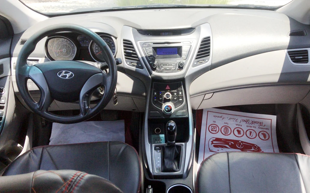 Hyundai Elentra 18 2015 Silver 5