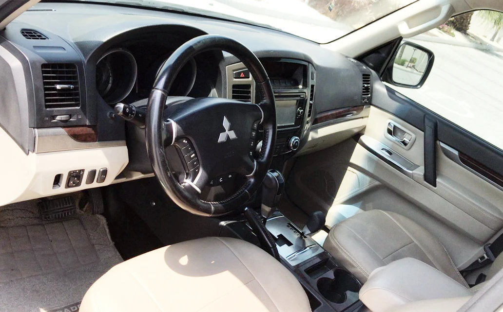 Mitshhubishi Pajero 2017 Silver 1