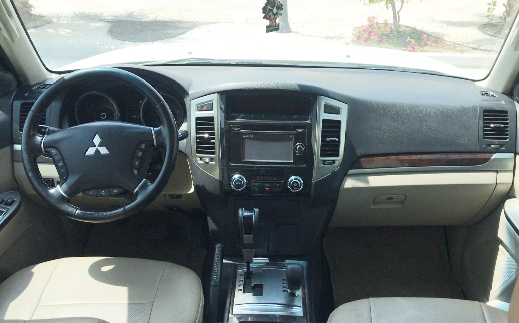 Mitshhubishi Pajero 2017 Silver 4