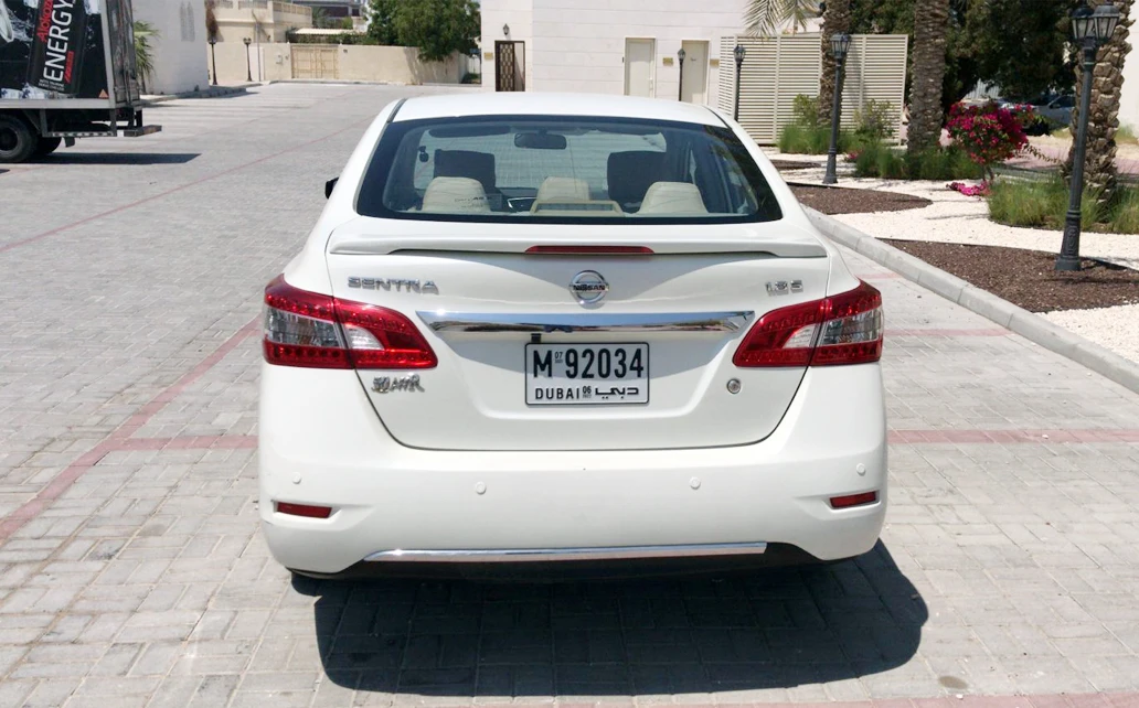 Nissan Sentra 18 2018 White 2