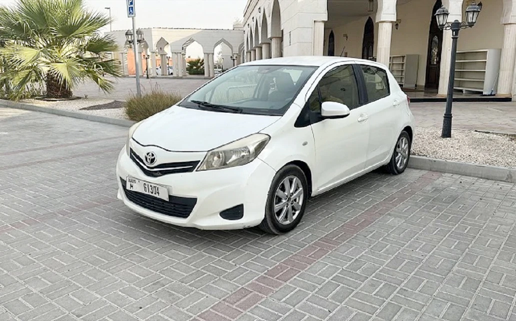 Toyota Taris 15 2013 Silver 2