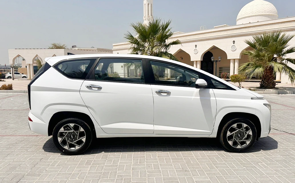 Hyundai Stargazer 2025 White 8